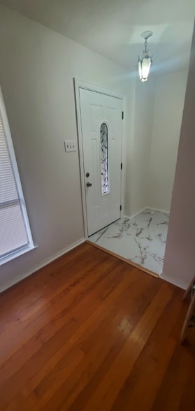 Building Photo - 513 Bedford Dr