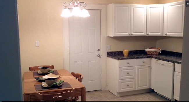 Building Photo - 713 Kearney St