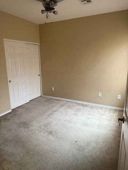 Building Photo - 6868 Sky Pointe Dr