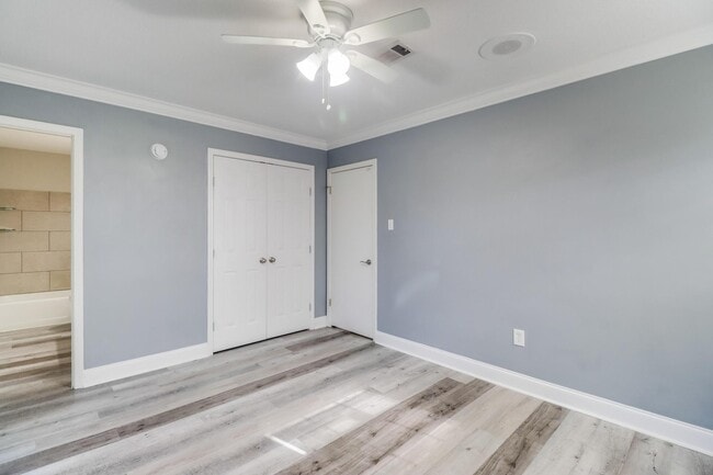 Building Photo - 15744 Parkwood Dr S