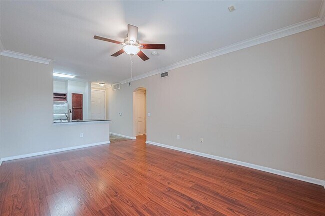 Building Photo - 7575 Kirby Dr