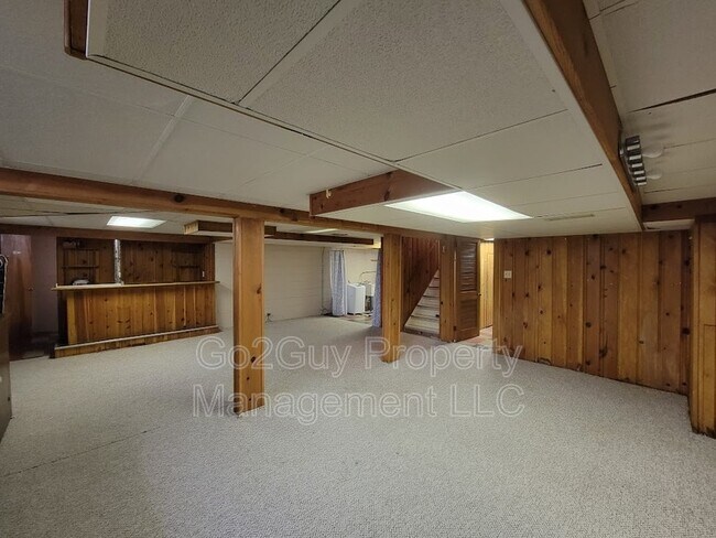 Building Photo - 23331 Oak St