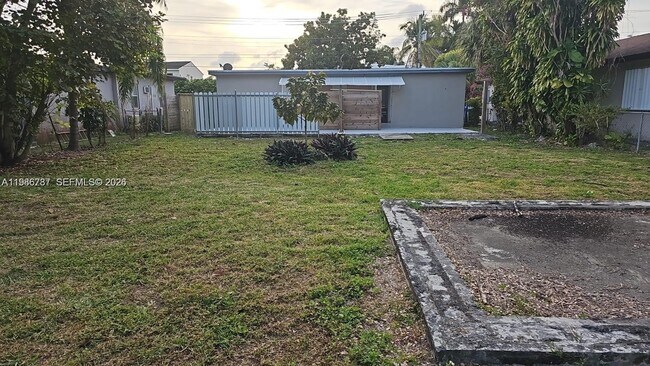 Building Photo - 2821 SW 39th Ave