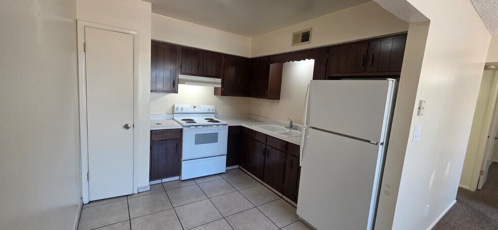 Building Photo - 24 N Mesa Dr