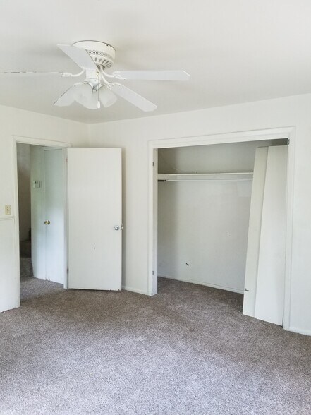 Downstairs bedroom 3 - 1975 Thomas Drive