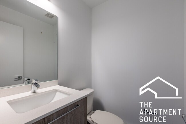 Building Photo - 7621 N Sheridan Rd