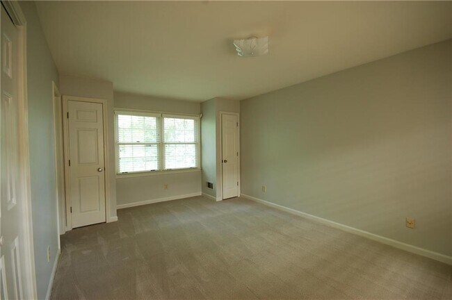 Building Photo - 2155 Heritage Heights