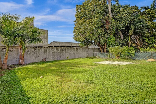 Building Photo - 8240 NW 1st Pl