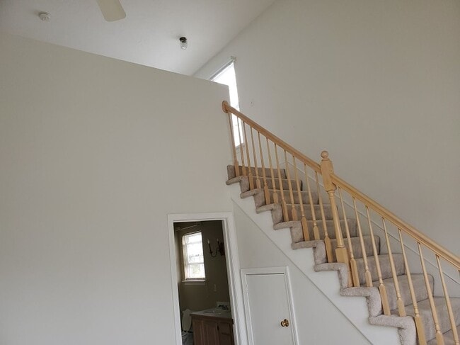 Building Photo - Warm and Inviting Marlborough Single Family Rental Opportunity