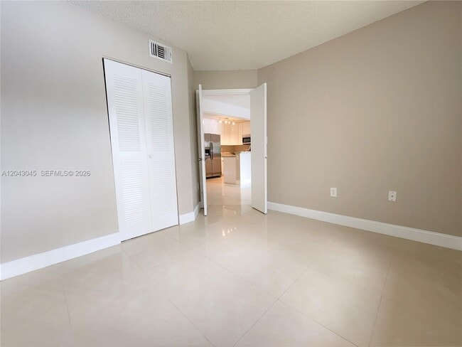 Building Photo - 251 Palm Cir W