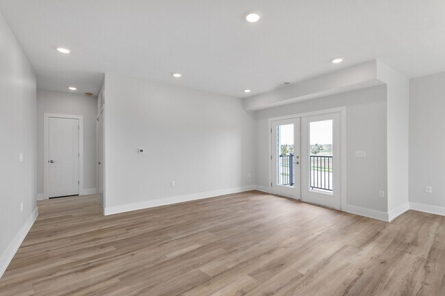 Building Photo - Vervain-1 Bedroom + Den B