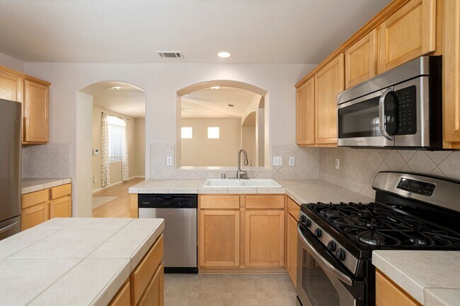 Building Photo - Schedule a tour today for a BEAUTIFUL 3-Be...