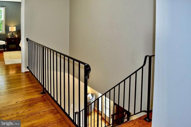 Building Photo - 2235 Abbotsford Dr