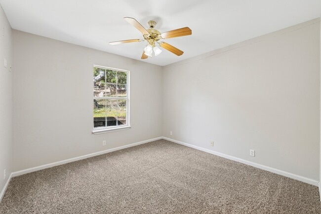 Building Photo - 221 N Scenic Loop