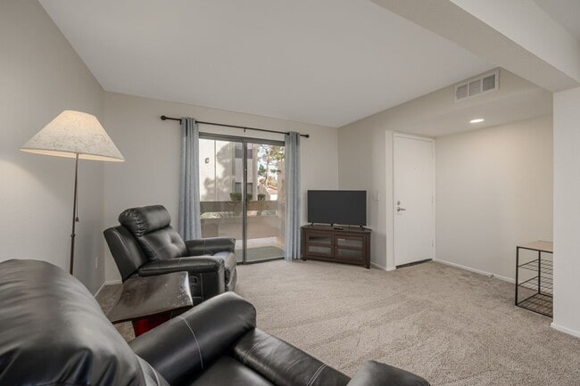 Building Photo - NEWLY REMODELED  FURNISHED BOTTOM FLOOR CONDO