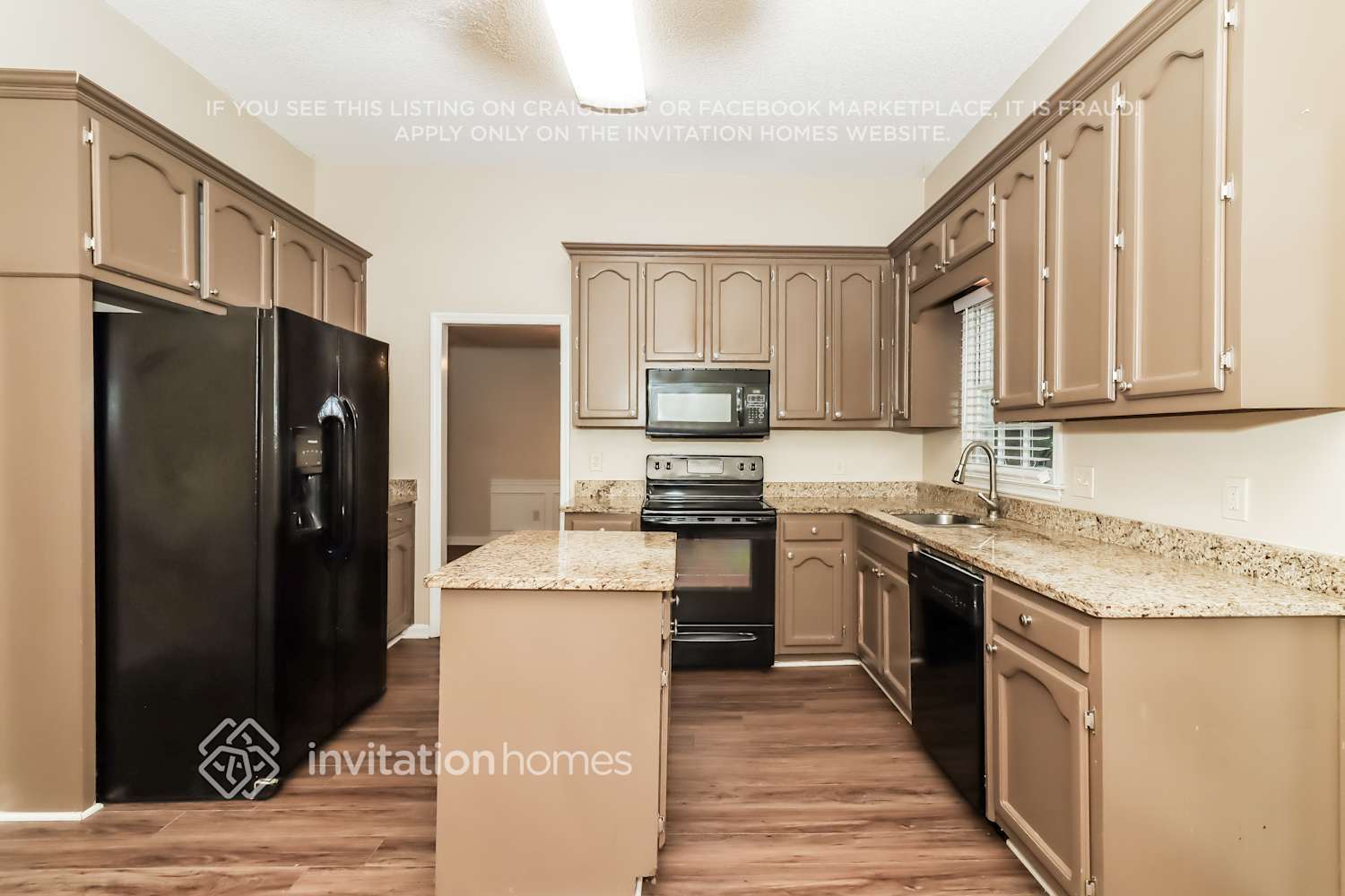 Building Photo - 211 Whisperwood Ln