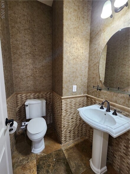 Building Photo - 2713 Cyrano St