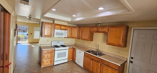 Building Photo - 1357 Greenfield Dr