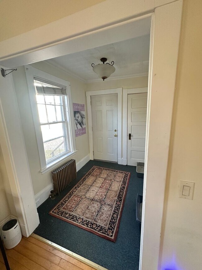 Building Photo - 19 Oak St