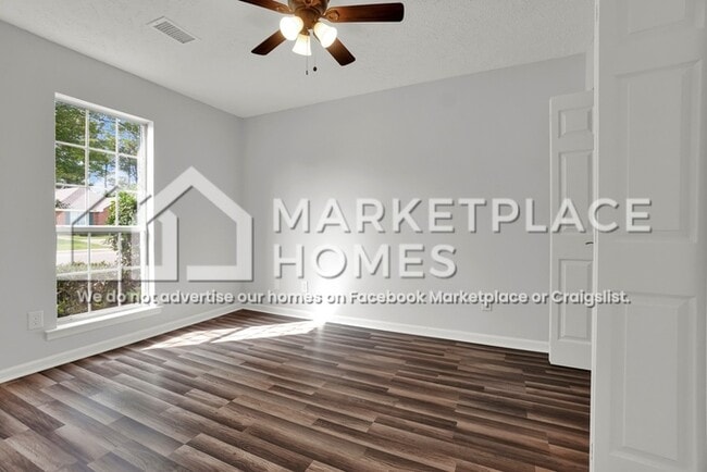 Building Photo - 8513 English Oak Loop