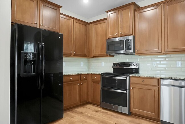 Building Photo - Comfortable Living, 4 BR 2.5 BA Home, Two Car Garage