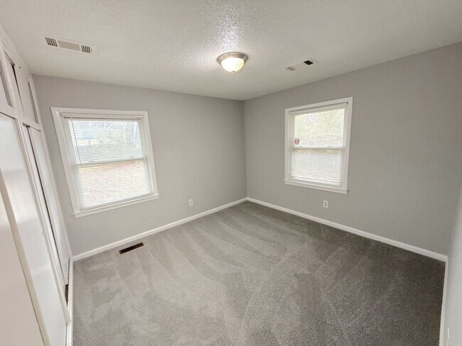 Building Photo - 1497 Maxine St