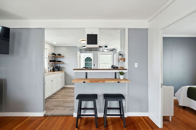 Building Photo - 9 N St