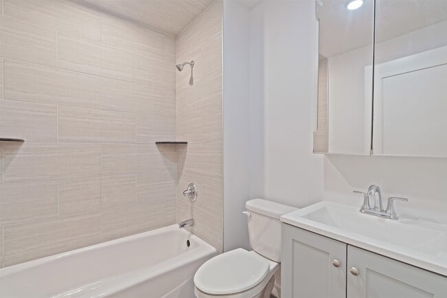 Building Photo - 47 Poplar St