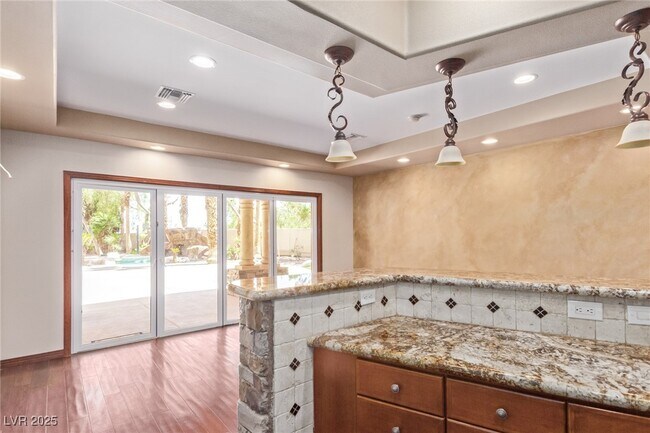 Building Photo - 1008 Trophy Hills Dr