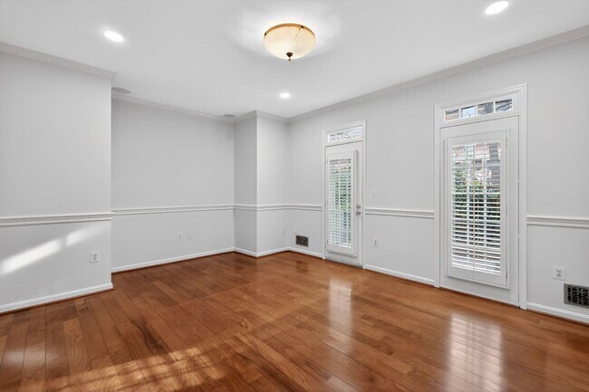 Building Photo - Old Town Alexandria Home | April Incentives Available