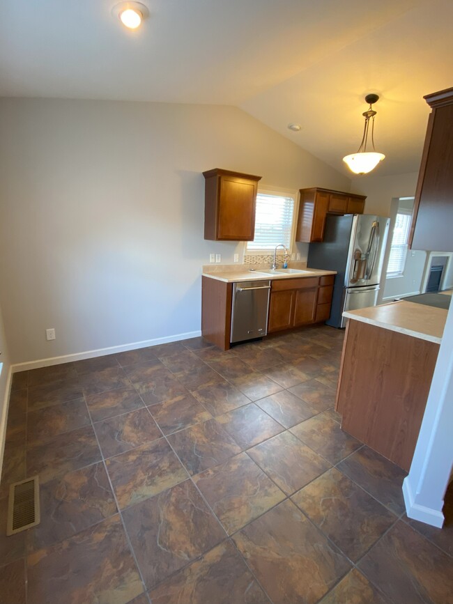 Dining Area - 2901 Red Oak Rd