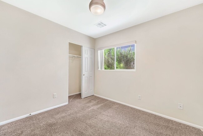 Building Photo - 3 BEDROOM SINGLE STORY IN HENDERSON!