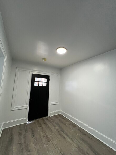 Building Photo - 919 Elsinore Pl