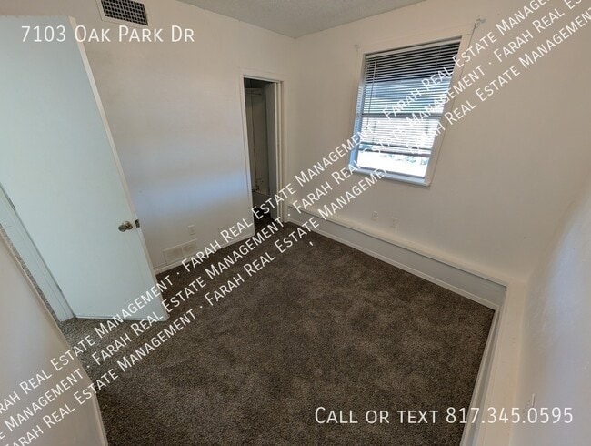 Building Photo - 7103 Oak Park Dr