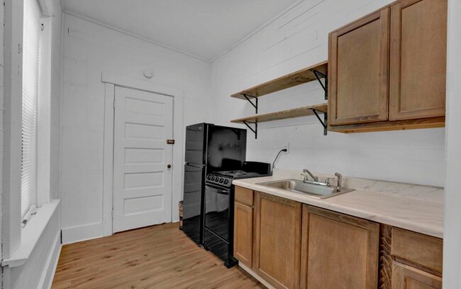 Building Photo - 500 22nd St E