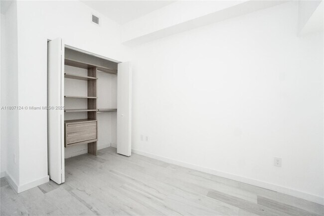 Building Photo - 480 NE 31st St