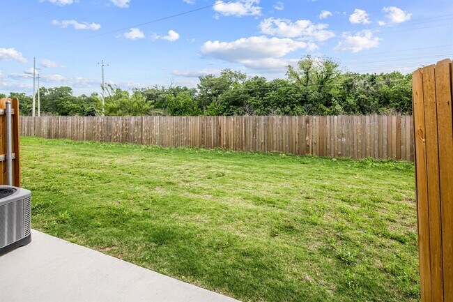 Building Photo - 1451 Associates Ave