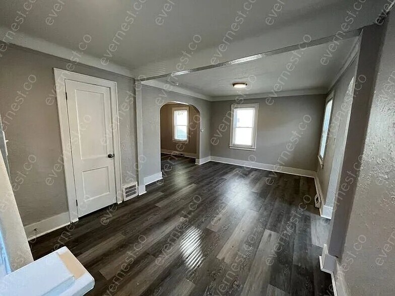 Building Photo - 3355 Curwood St