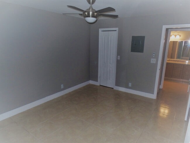 Building Photo - 3350 Pinewalk Dr N