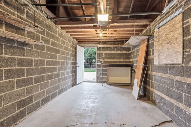 Building Photo - 2140 Niagara St