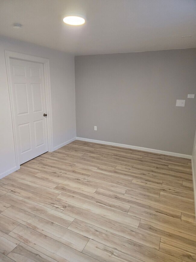 Building Photo - House with Primary Suite