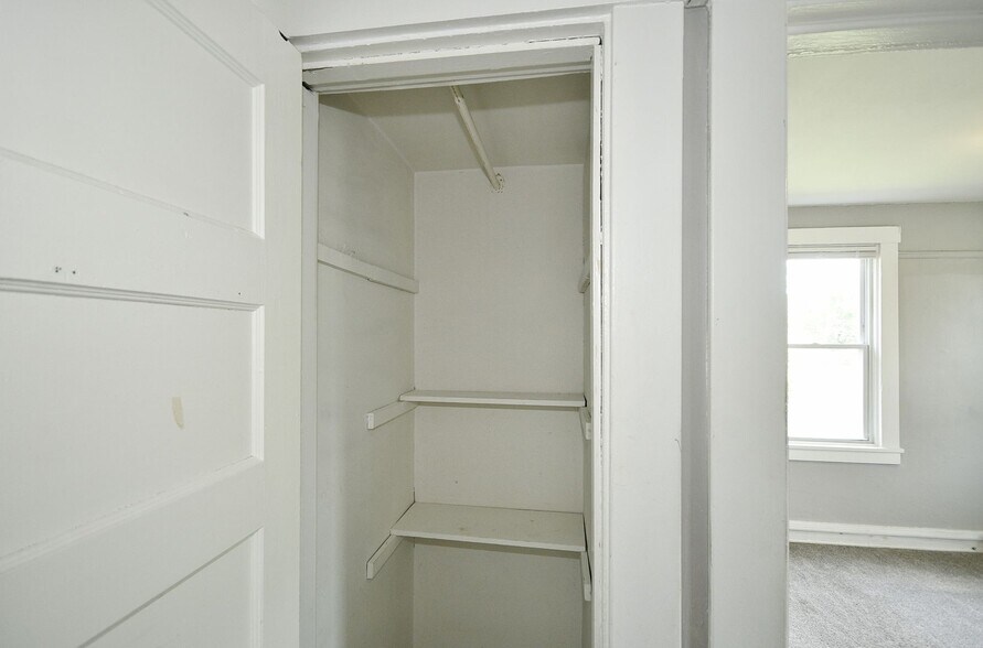 Building Photo - 1037 N 6th St