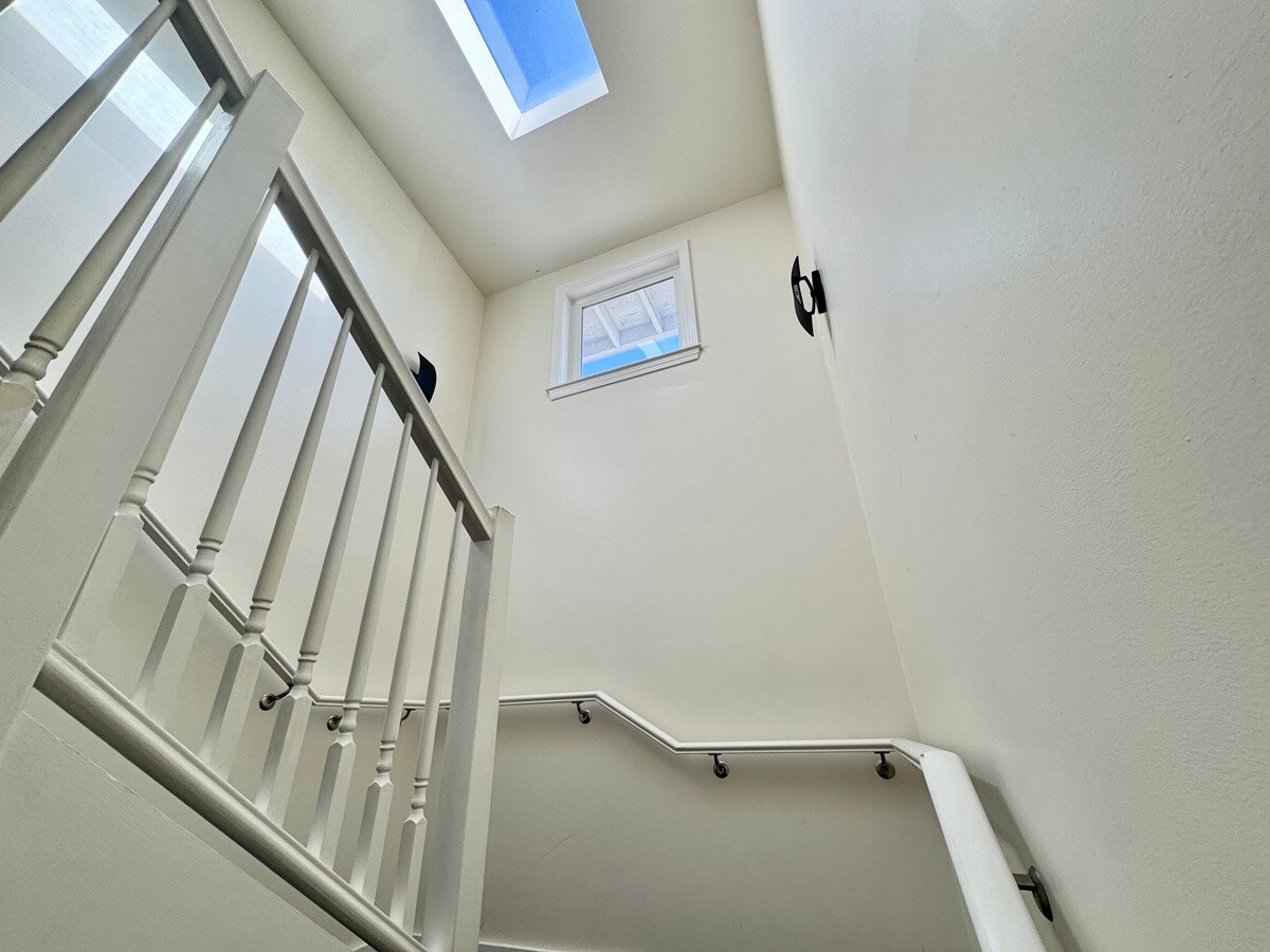 Building Photo - 2211 Haste St