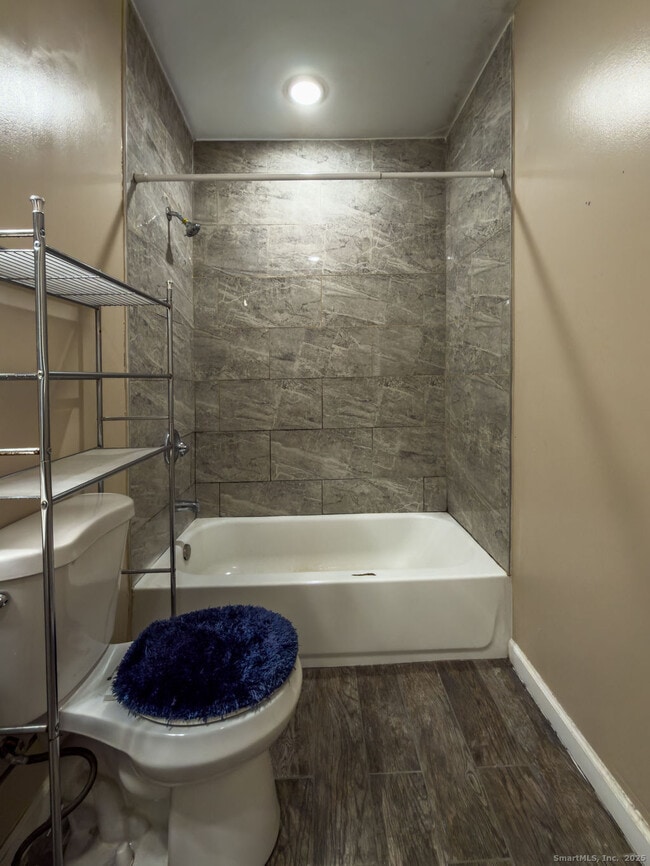 Building Photo - 19 Upson St