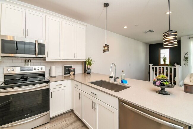 Building Photo - 9922 E Wavelength Ave