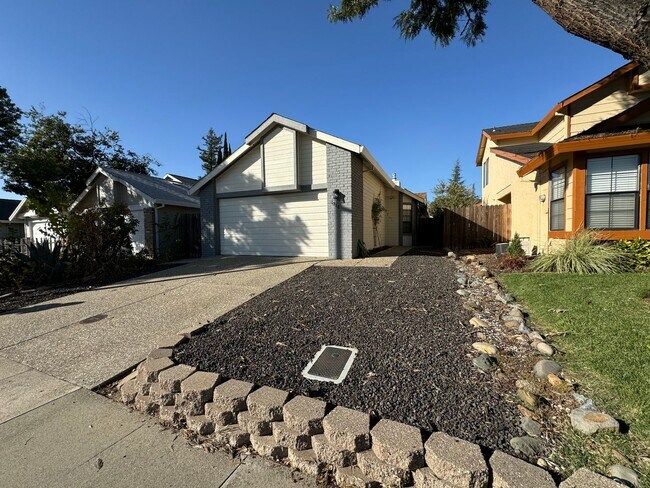 Building Photo - 1310 Puebla Way