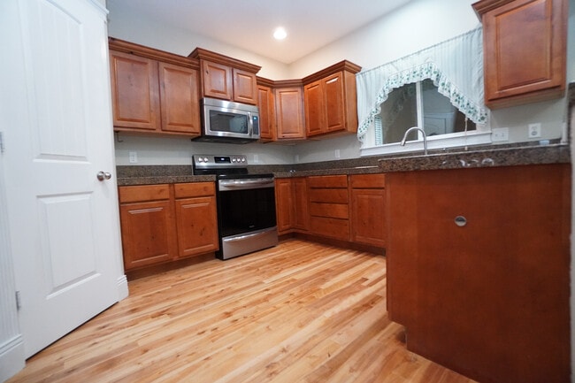 Building Photo - 11565 W Zachery Ave