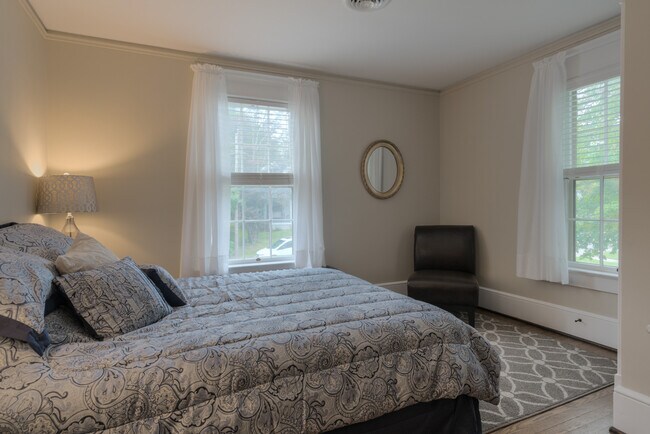 Building Photo - 207 Otey St