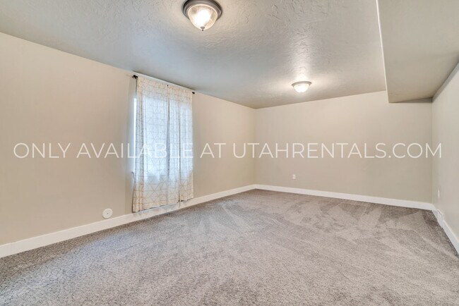 Building Photo - 931 Delorean Ln