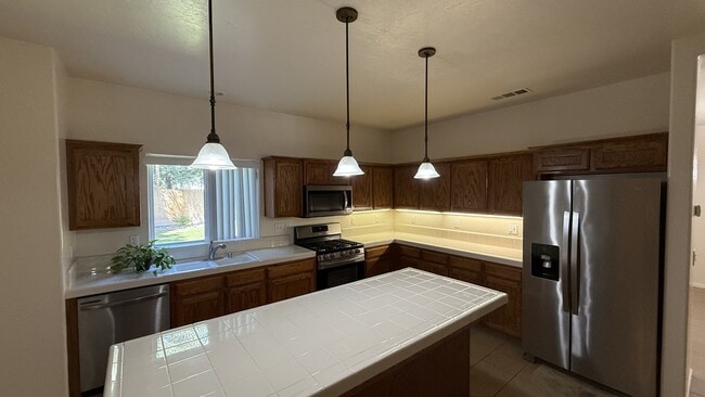 Building Photo - 142 W Reese Ave